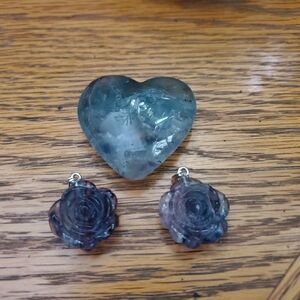 Gorgeous Flourite Floral Blue and Purple Pendant Set With Heart Palmstone